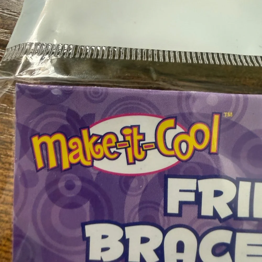Make It Cool 2011 Friendship Bracelet Maker Janlynn 3001-95 Fun‎ Craft Kit Neon
